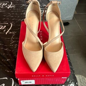 Beige size 10 heels brand new